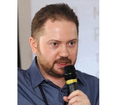Юрий Петров