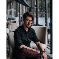 Максим Попов